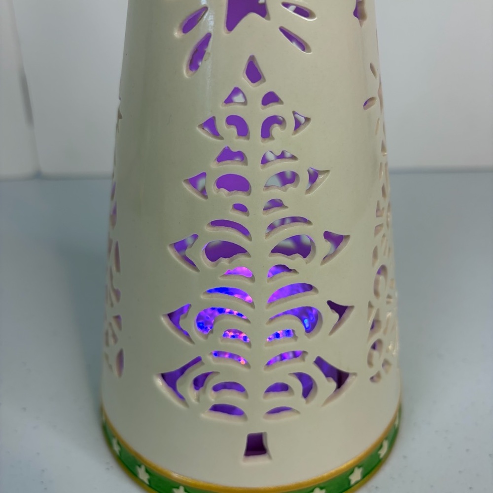 Kirkland Signature Light Up Angel Christmas Figurine Statue Colour Changing - Picture 6 of 9